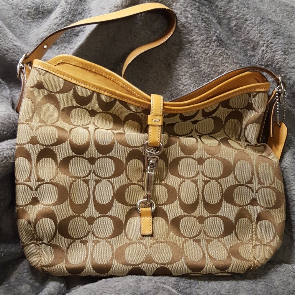 Classic/signature Coach purse